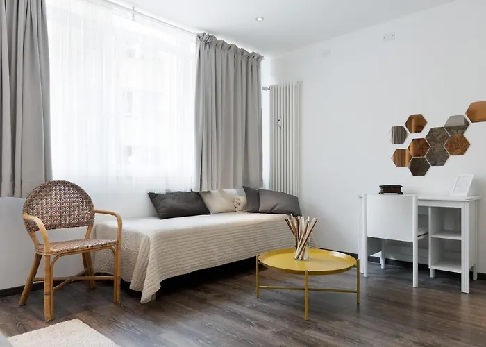 Francis Superior Konukevi Trieste